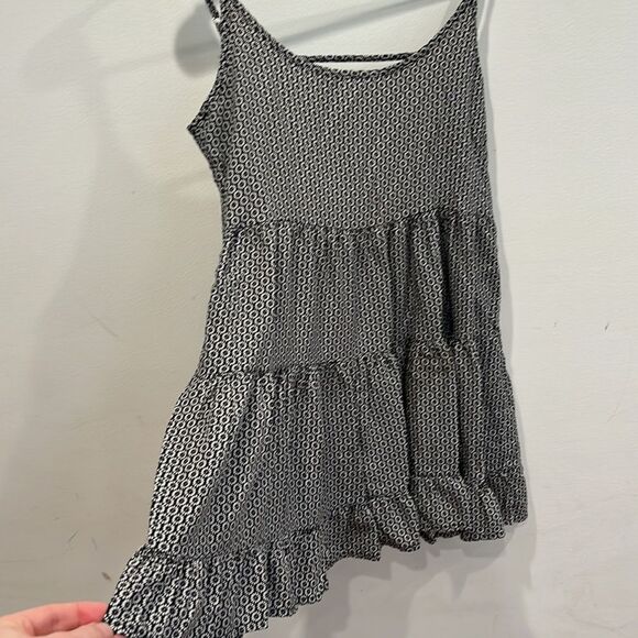 Brandy Melville Women's One Size Black Floral Ruffle Tiered Tunic Tank Shirt - Picture 2 of 10